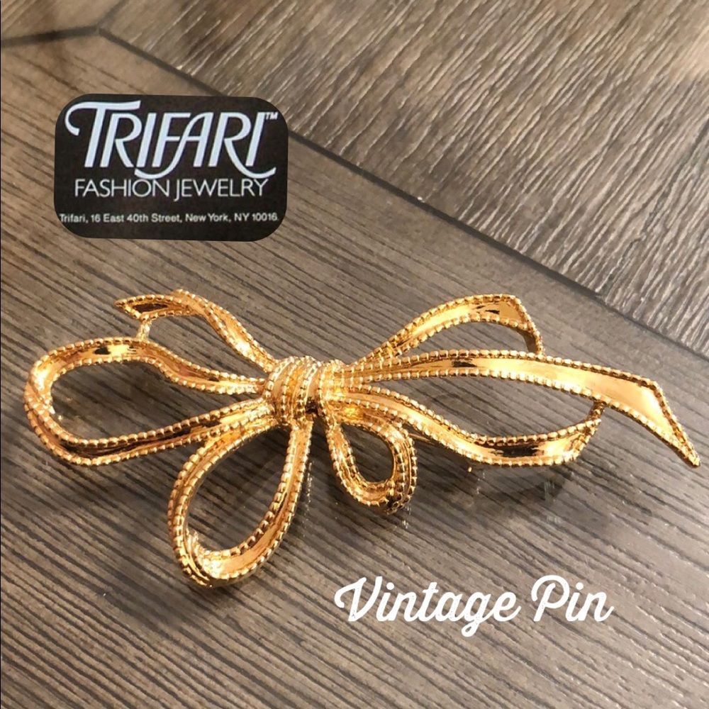 Vintage TRIFARI Large Loopy Bow Pin Goldtone